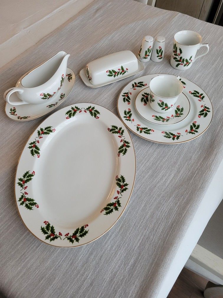 Christmas Dinnerware Set