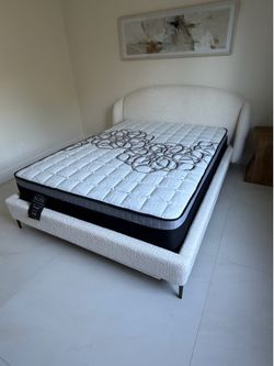 Queen size mattress pillow top 12”    New mattress in a plastic sealed.    We offer same day delivery