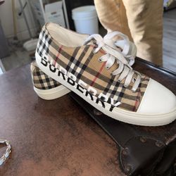 Burberry Size 10