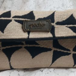 Poche " The Arm Cushion & Diaper Clutch In One!