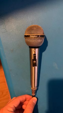 Shure unisphere microphone with stand and cable
