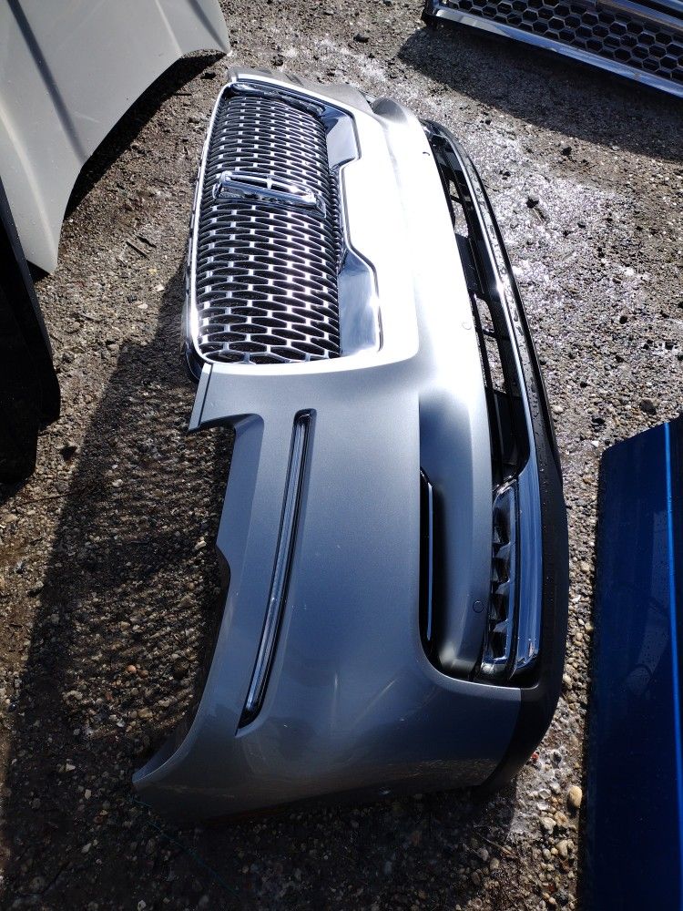 20/20-2023 Lincoln Aviator Front Bumper Complete With Grill LED Fog Lights Lower Plastic And Chrome Bezel With Emblem