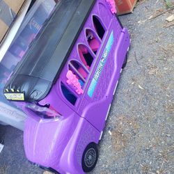 Monster high deluxe school bus vehicle playset. Pickup in spartanburg . Make Offer