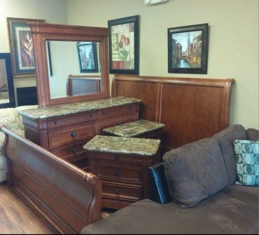 Cindy Crawford Complete King Bedroom Set