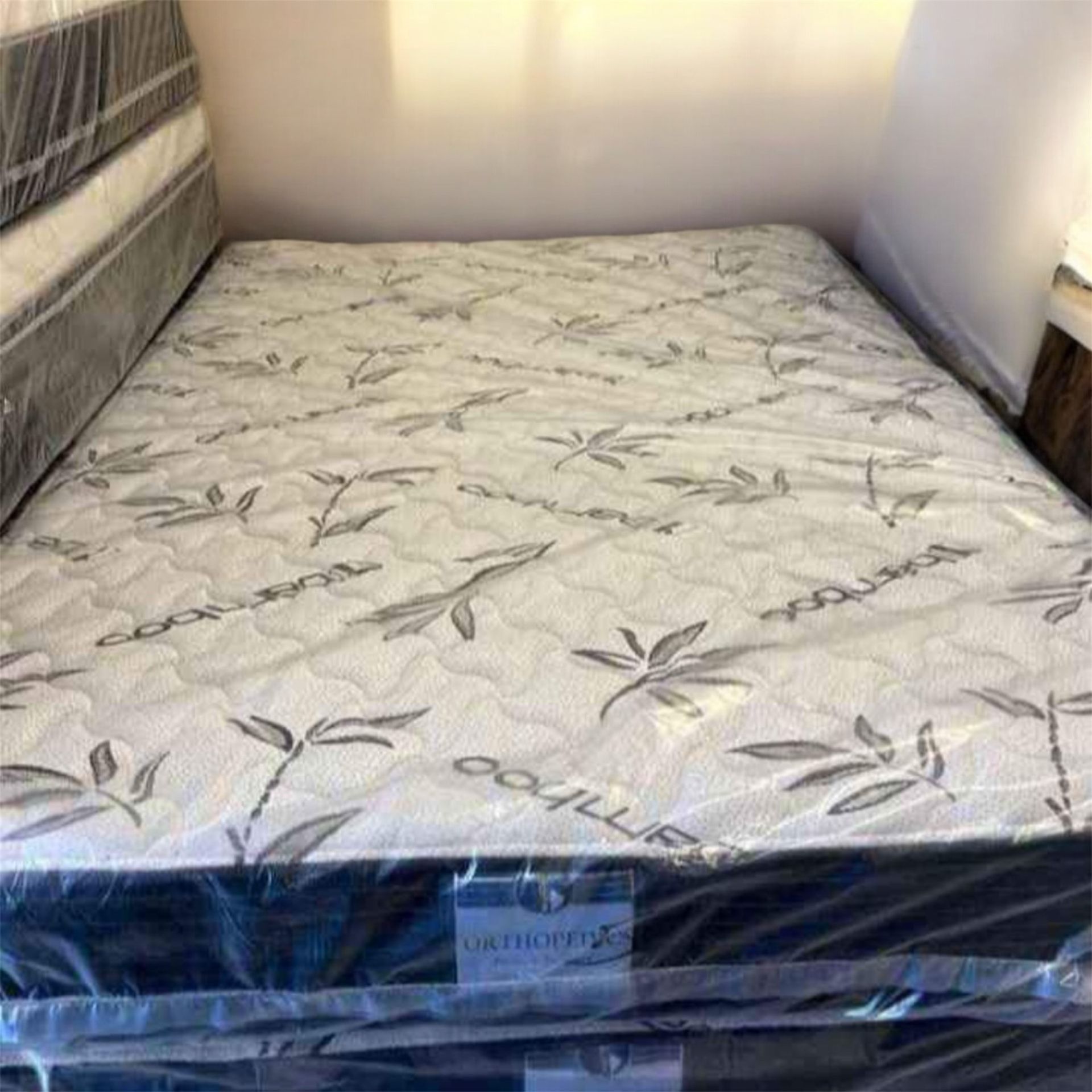 Queen Size Mattress Plush Whit Boxspring 🎁💜