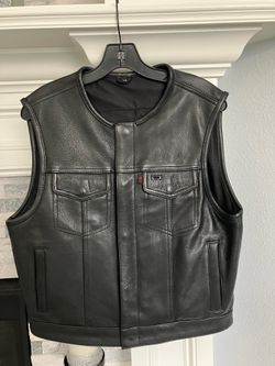 First Manufacturing Low Side Leather Vest  / Bikers Vest . Size M,Brand New