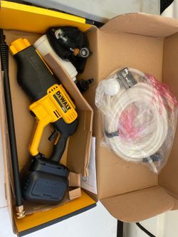 DEWALT 20V MAX 550 PSI 1.0 GPM Cold Water Cordless Battery Power Cleaner with 4-Nozzles (Tool Only)