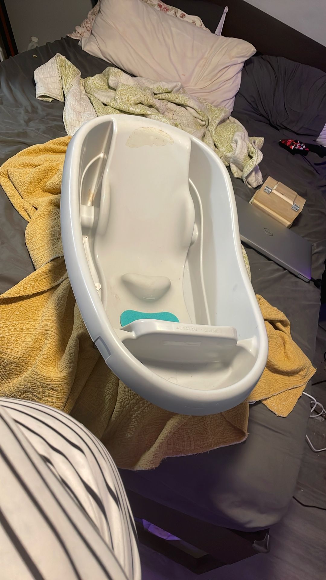 Newborn to toddler bath