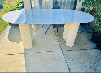 Dinning table simple luxurious