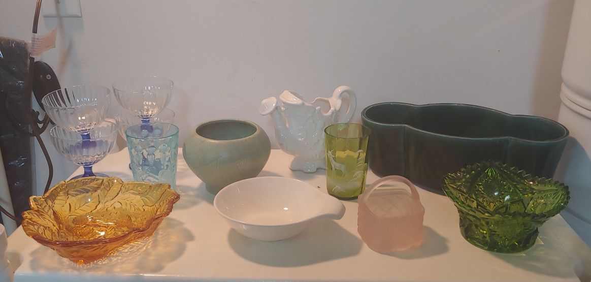 LARGE LOT OF VINTAGE GLASSWARE