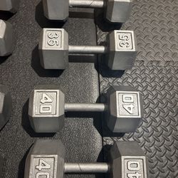Set of Hex Cast Iron Dumbbells ( heavy) 40#, 35#, 30# and 25 #   In total: 260 pounds.