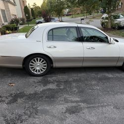2003 Lincoln Town Car