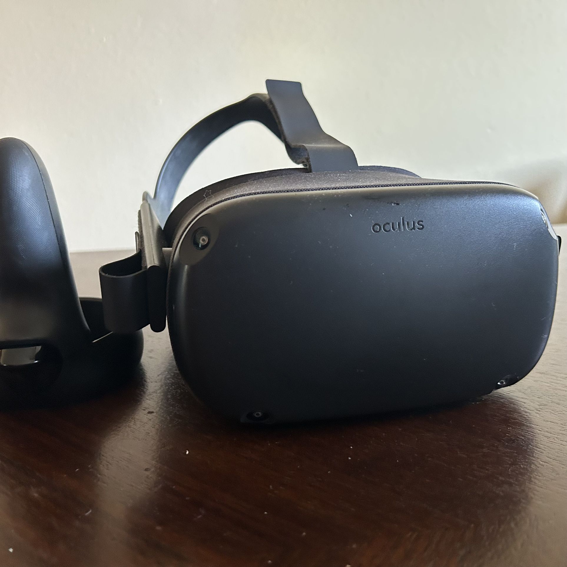 Oculus Quest All In One VR Headset