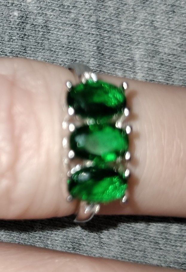 3 CT Emerald Ring In A .925 Setting -Sz 5