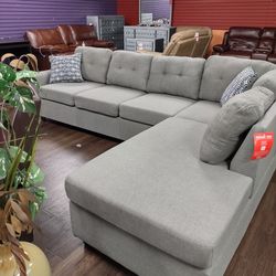 New Sectional Sofa With Reversible Chaise Lounge 110x 70