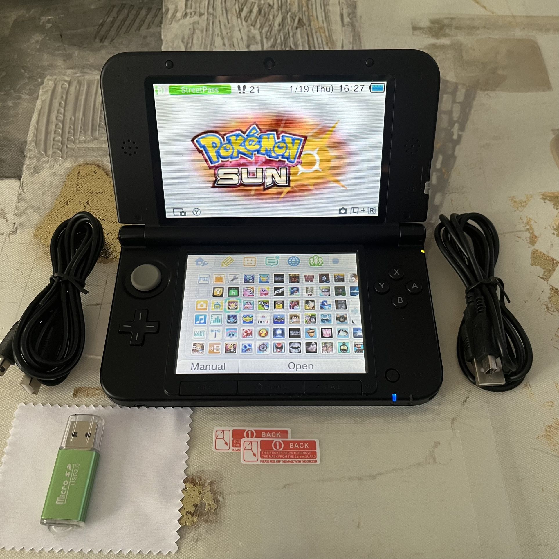 Black Nintendo 3DS LL in White with 135 Games in MemoryCard
