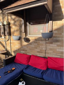 2 HANGING PLANTERS