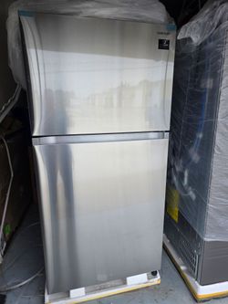 🔥 Samsung Stainless Steel Refrigerator – 21 cu. ft. 🔥