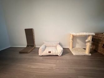 Cat/Dog bed/Scratcher/Supplies