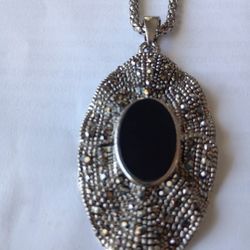 Pendant With Chain Black Onix Looks And Marcasite Beautiful 