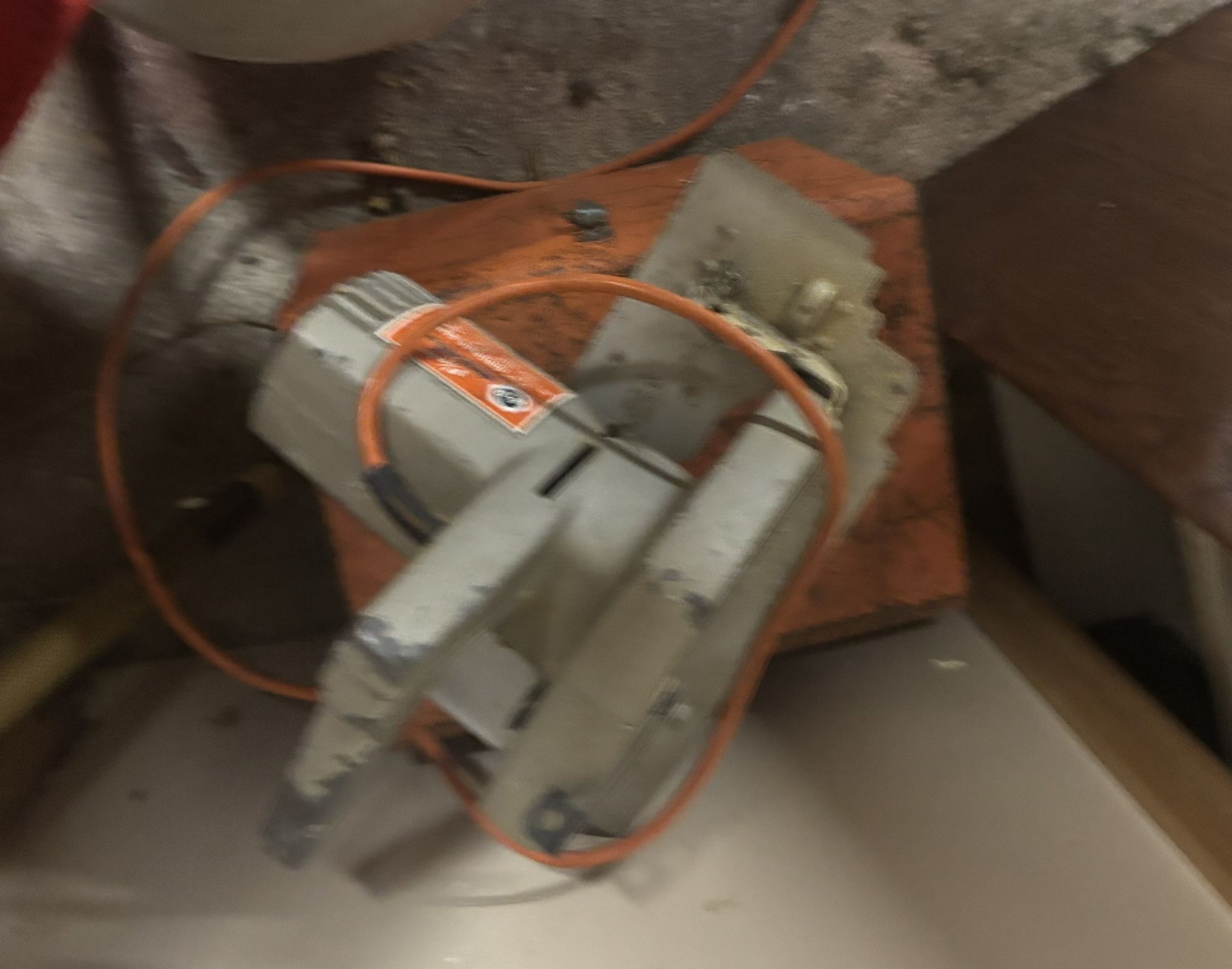 Black &amp; Decker 7 1/4" Circular Saw Model 7305 With Metal Case 