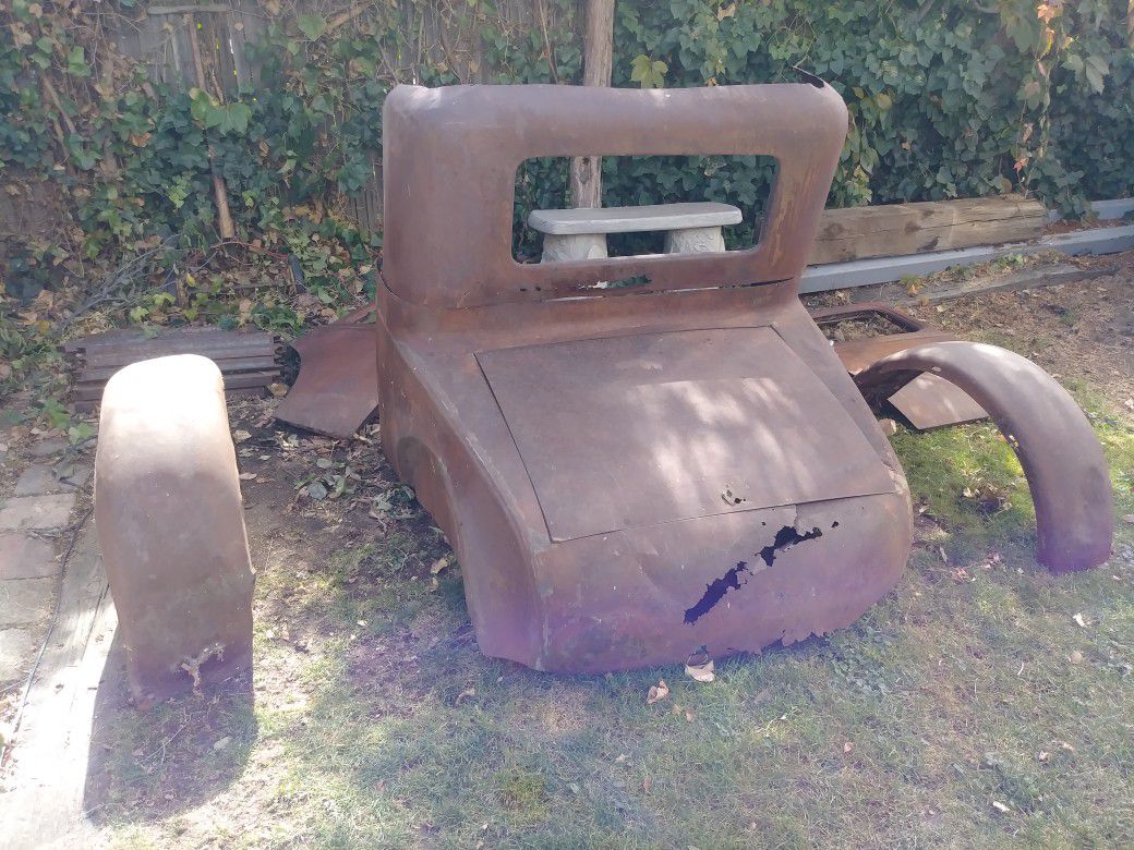 Rat rod parts or yard art. Unsure of make or year.450.00 or best offer.