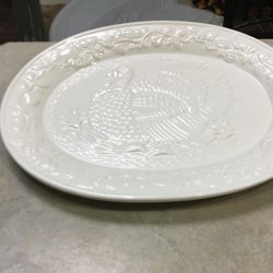 Oval  turkey  platter (white). NEW In Box