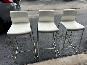 3 Silla de bar/ bar stool