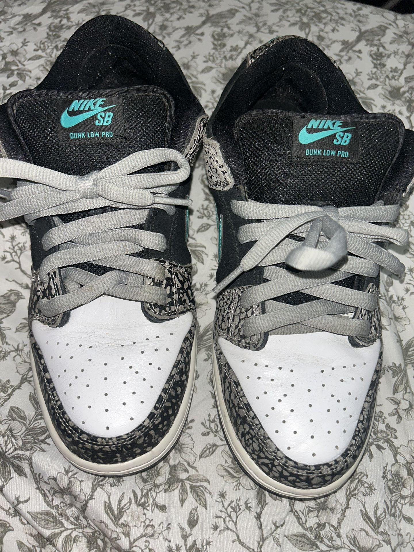 Nike SB Dunk Low atmos Elephant