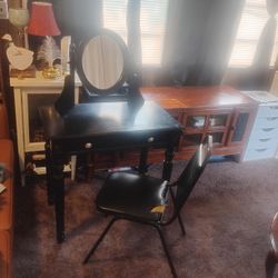 Black Vanity With Chair. 
