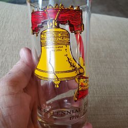 Vintage BICENTENNIAL CELEBRATION DRINKING GLASS - 1776 - 1976 - LIBERTY BELL - SCROLL