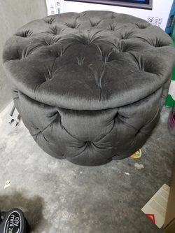 Tuffted ottoman and storeage