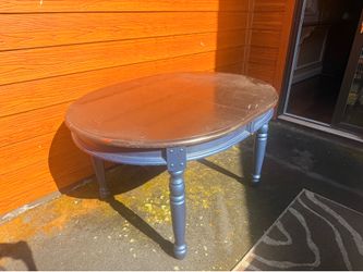 FREE Round Dining Table – Pickup Only