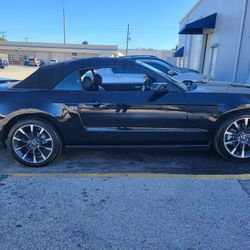 2012 Ford Mustang CS Gt 6 Speed Convertible Triple Black