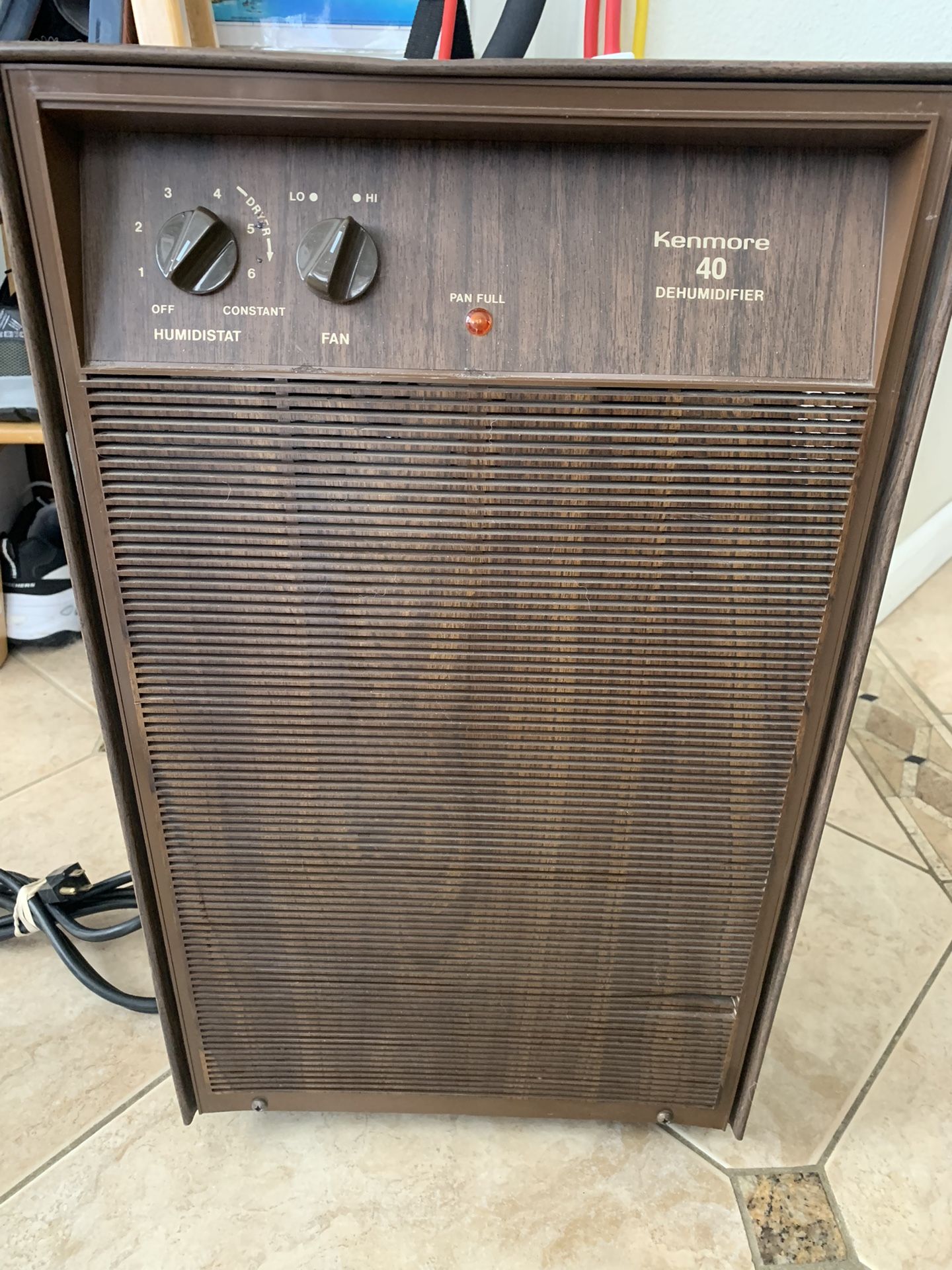 DEHUMIDIFIER KENMORE 40 Pint Portable, $26