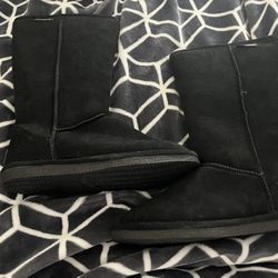 Brand New Bearpaw Boots Black 