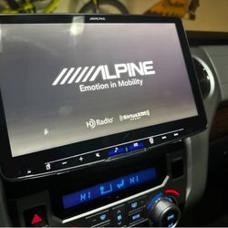 Alpine HALO 11 iLX-F511 Floating Touchscreen w/hi-res display 