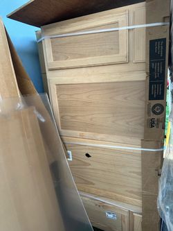Hampton Bay Recessed Panel wood