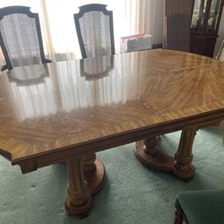 stanley dining room table with leaf and 6 chairs