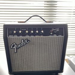 Fender Frontman 15G 38 watt Guitar Amplifier TYPE PR 495