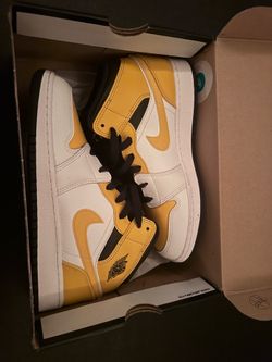 Air Jordan 1 Mid University Gold Black and White Size 6Y