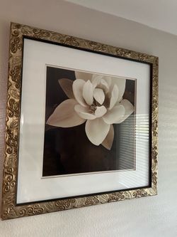 I am selling a beautiful decorative painting; I am selling it because I am moving.
