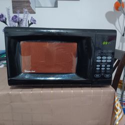 MICROWAVE MAGIC CHEF EXCELLENT CONDITIONS 