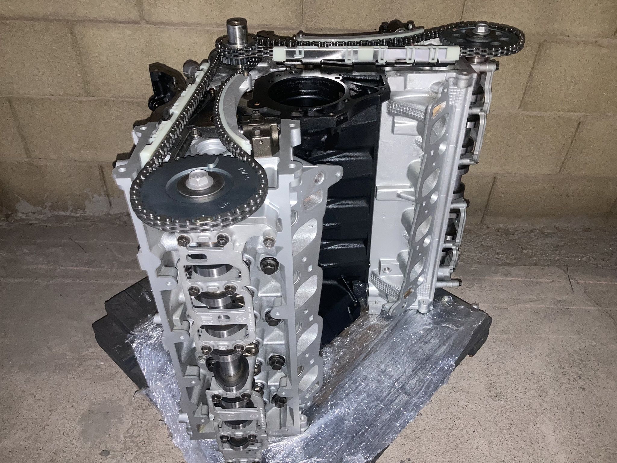 5.4 Ford Long Block 16 Valves