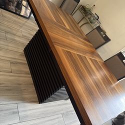 Dining Room Table Seats Six. $150 OBO