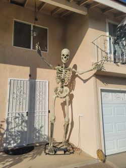 12 ft Skelton Halloween Prop