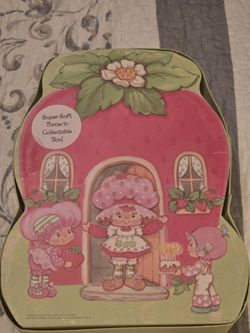 Strawberry Shortcake Collectable Throw Blanket