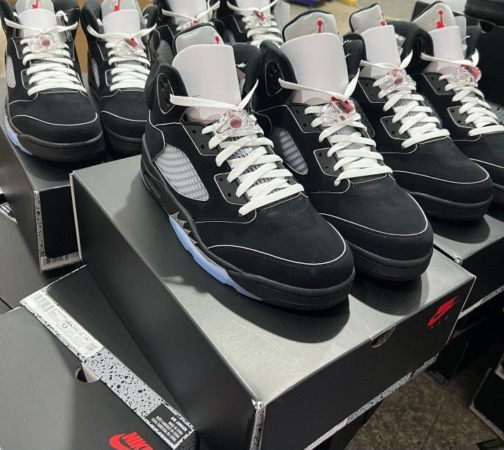 Jordan 5 Retro OG
Black Metallic Reimagined
