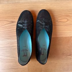 Thierry Rabotin black textured leather slip-ons, made in Italy, size 37.5. 