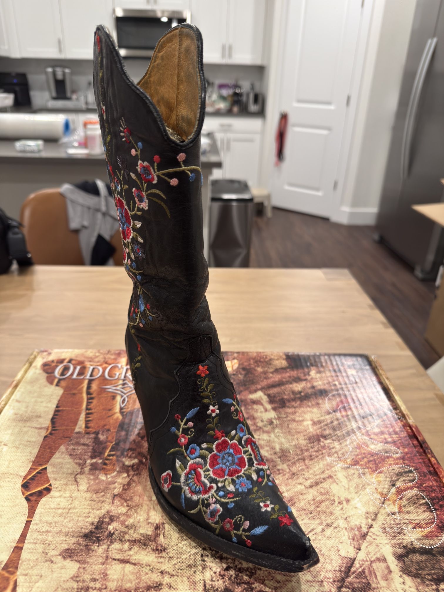 🔥 Elegant “Old Gringo” Black Leather Cowboy Boots – Size 8 – $150 (Paid $650!) 🔥